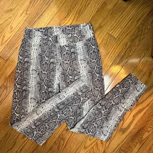 Trendy Snakeskin Booty Scrunching Leggings Size XL
